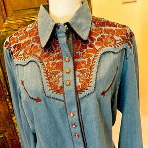 Gorgeous embroidery on this quality shirt from Scully